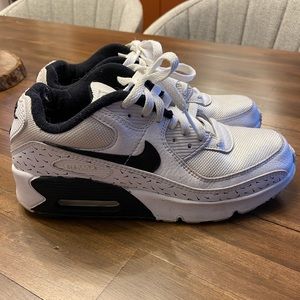 5.5 Nike tennis shoe